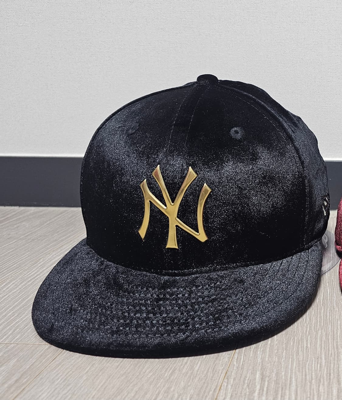 뉴에라 뉴옥양키스 벨루어 스냅백 블랙 (미디움라지) 상품이미지2