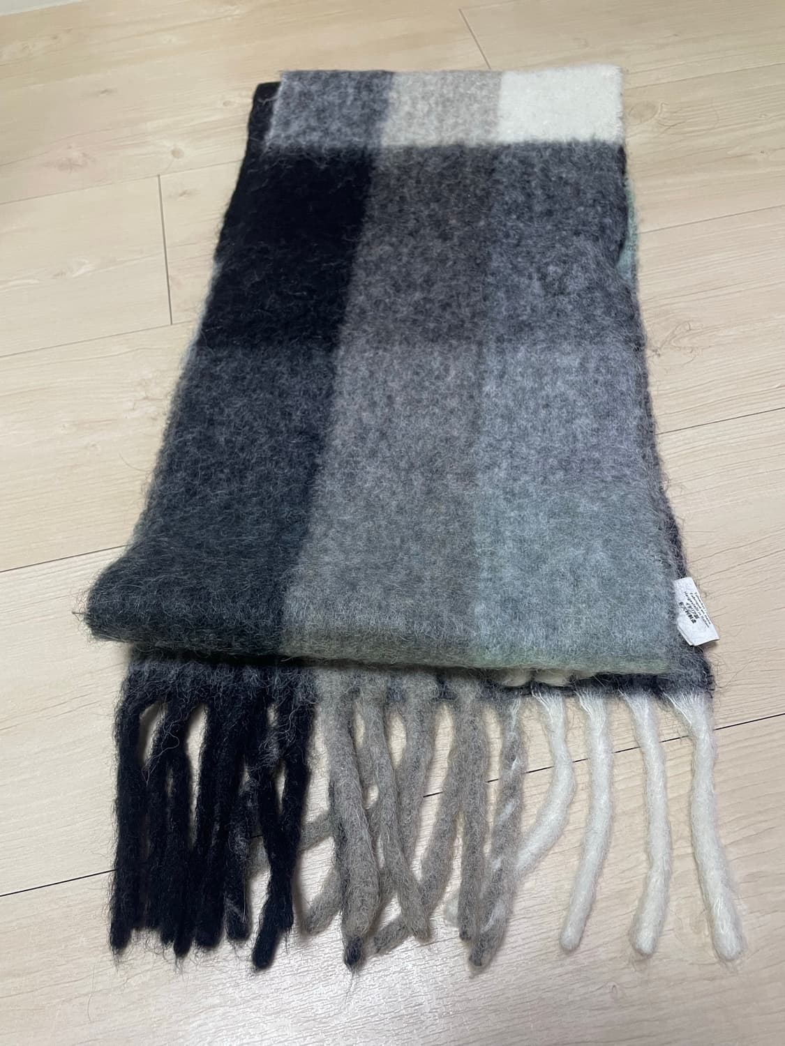 Acne Studios 체크 머플러 상품이미지2