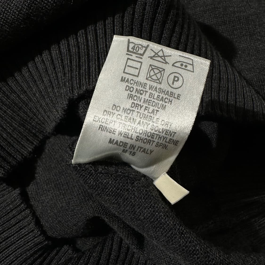 버버리 체크 숄더 메리노울 V넥 니트 상품이미지7