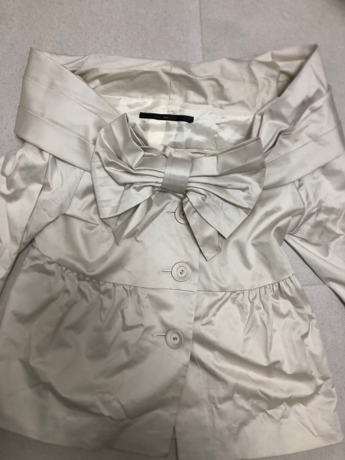 리본 오프숄더 트렌치 숏코트  상품이미지3