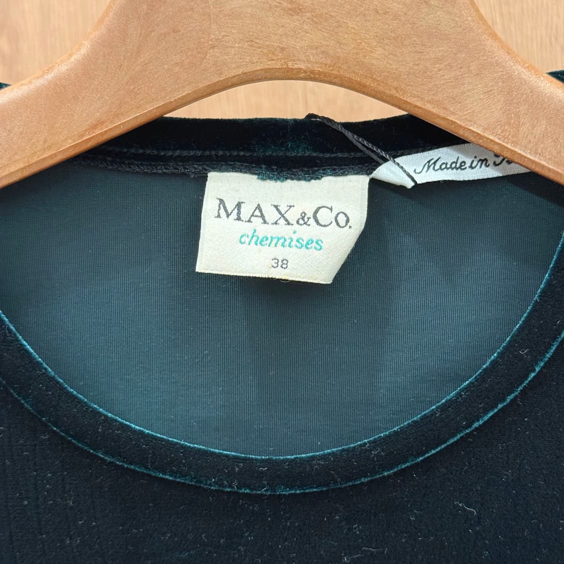 막스앤코 반팔 티셔츠 라운드넥 벨벳 디테일 슬림핏 딥그린 상품이미지7