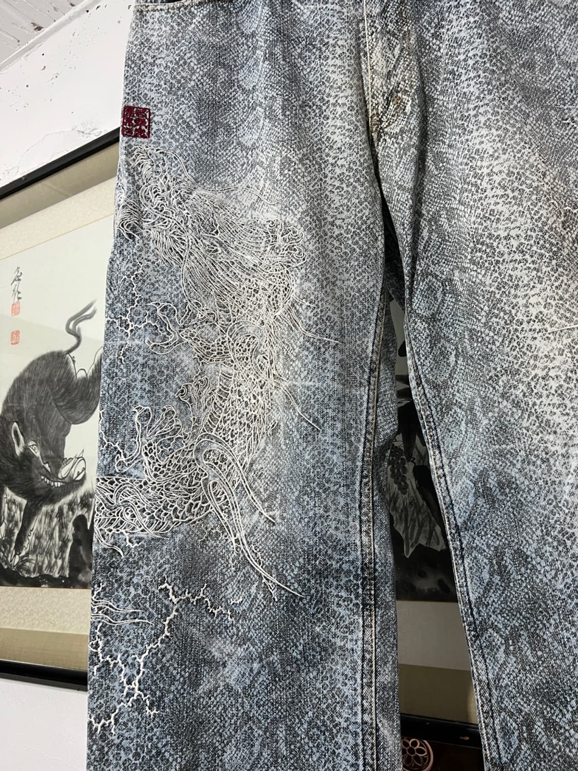 카라쿠리 타마시 파이톤 패턴 용 자수 데님 팬츠 상품이미지4