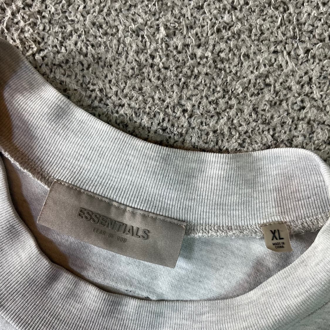 에센셜 빅로고 반팔 티셔츠 상품이미지5