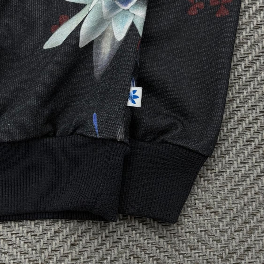 아디다스 플라워 패턴 빅로고 맨투맨 v2431 상품이미지5