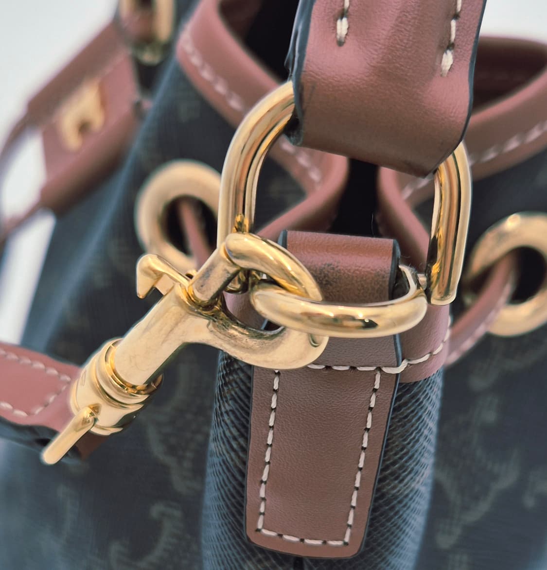 셀린느 클라라 미니 틴 트리옹프 버킷백 상품이미지9