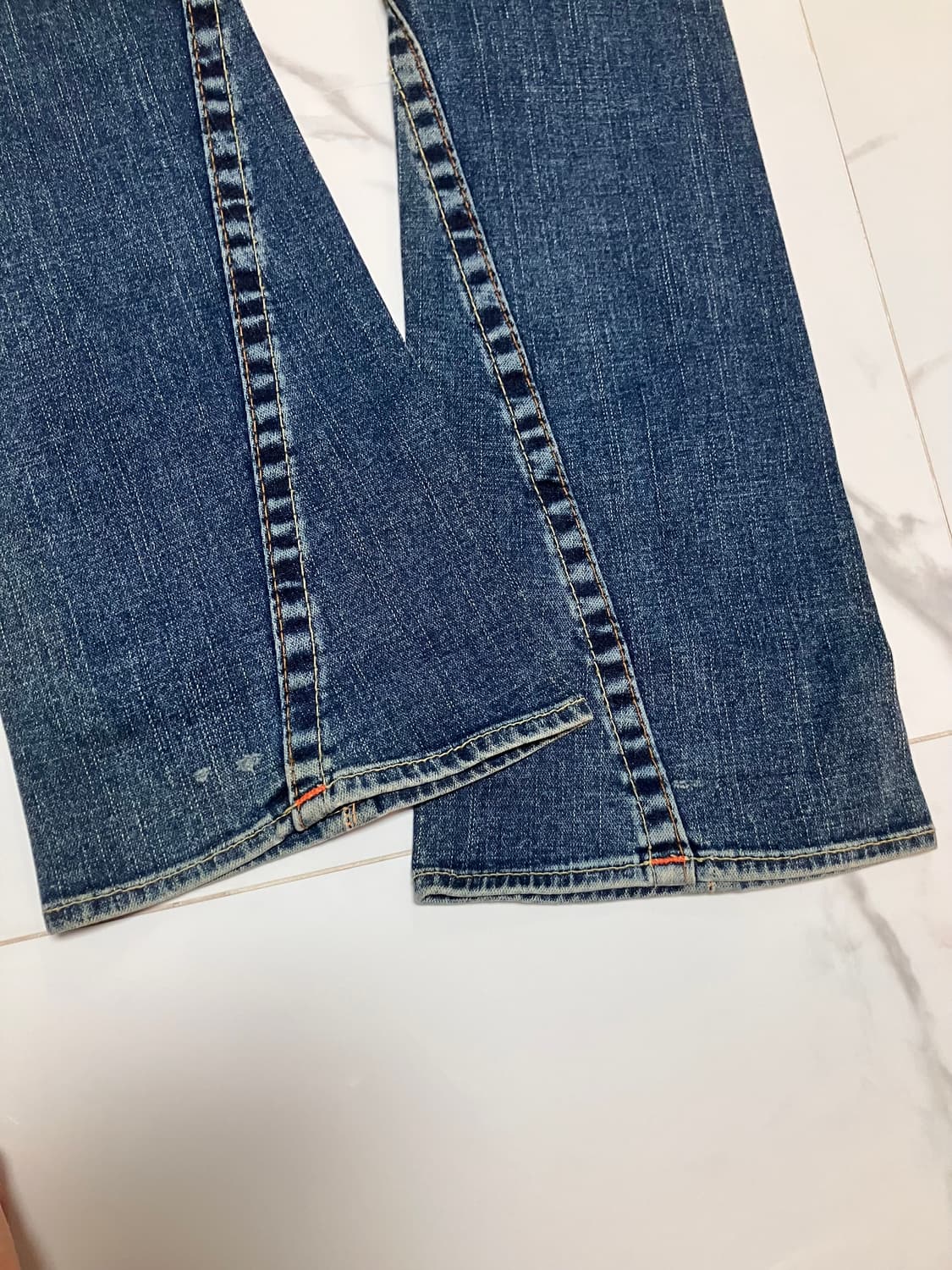 Joey 조이 플랩포켓 로우라이즈 미디움 워시 부츠컷 트루릴리젼 상품이미지3