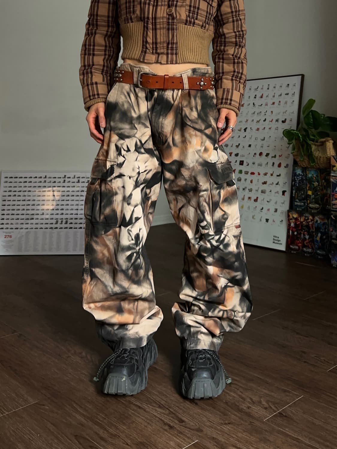 "Broken Glasses Pieces" 스프레이 카고 팬츠 상품이미지5