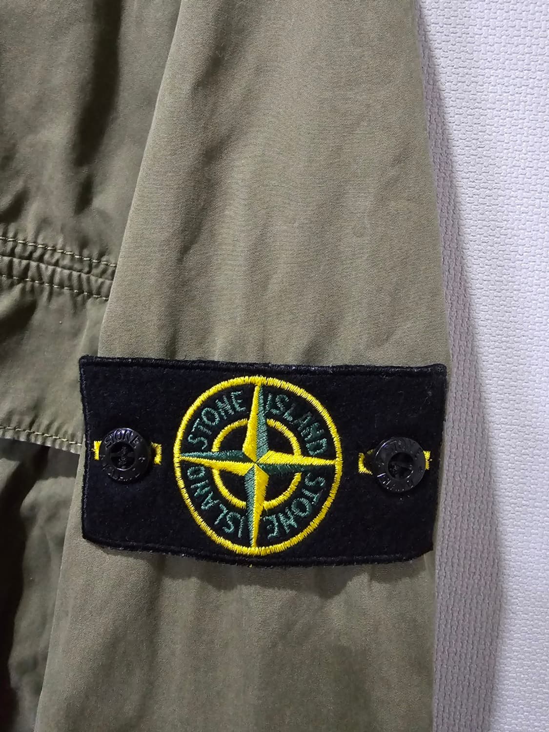 정품 스톤아일랜드 카키 오버셔츠 100 / L 상품이미지3