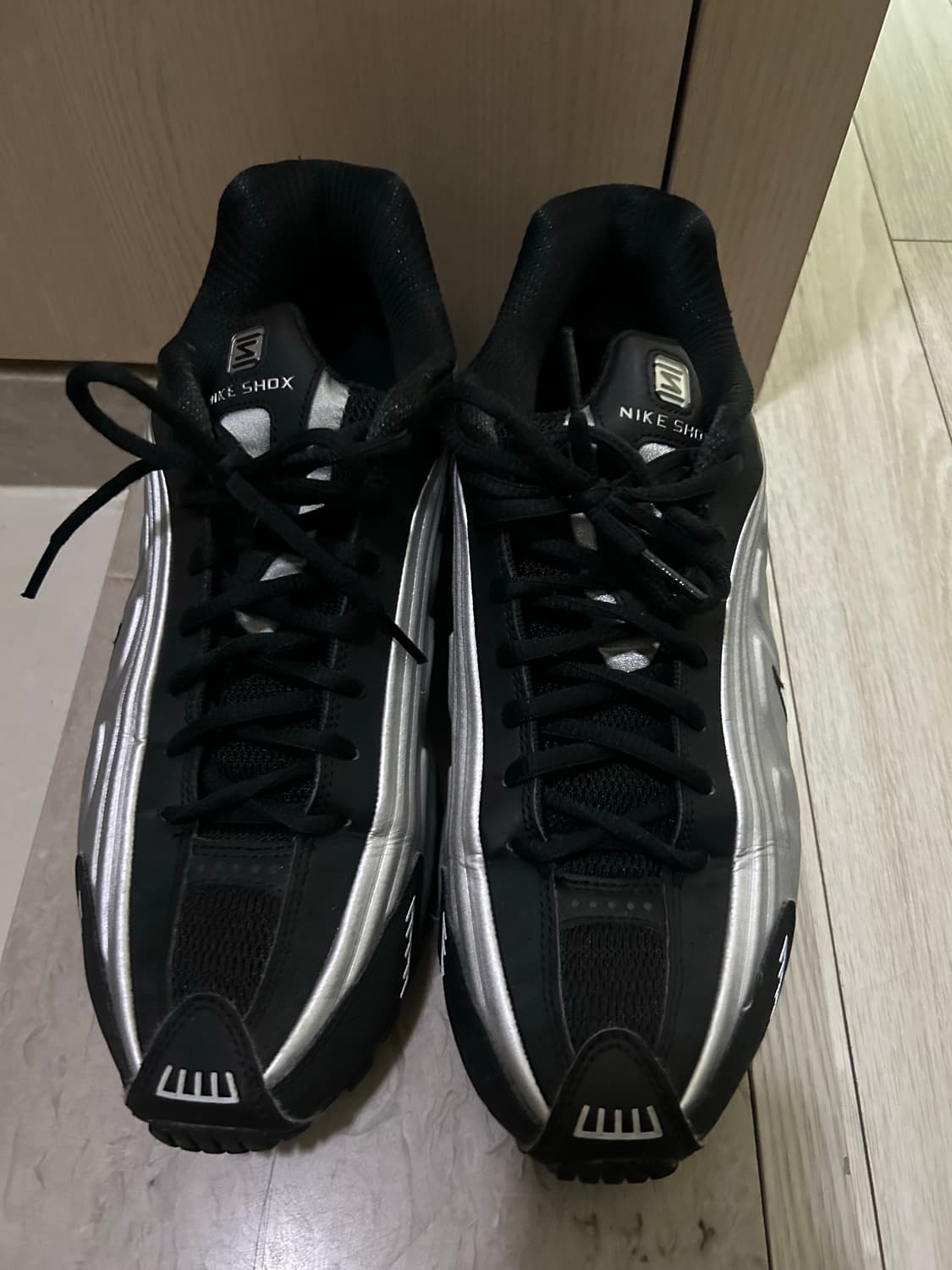 나이키 샥스 r4 메탈릭 실버 앤 블랙 블루 상품이미지1