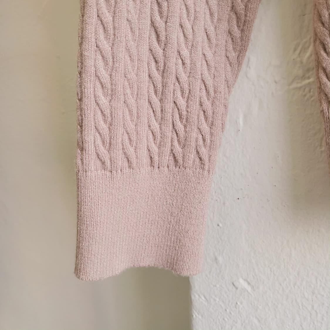 Global work 핑크베이지 케이블 니트 상품이미지4