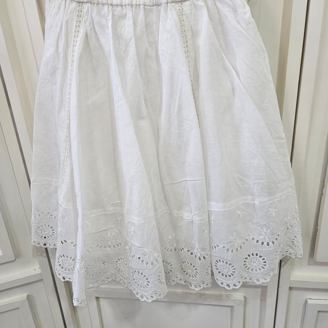 화이트 펀칭 레이스 오프숄더 원피스 상품이미지5