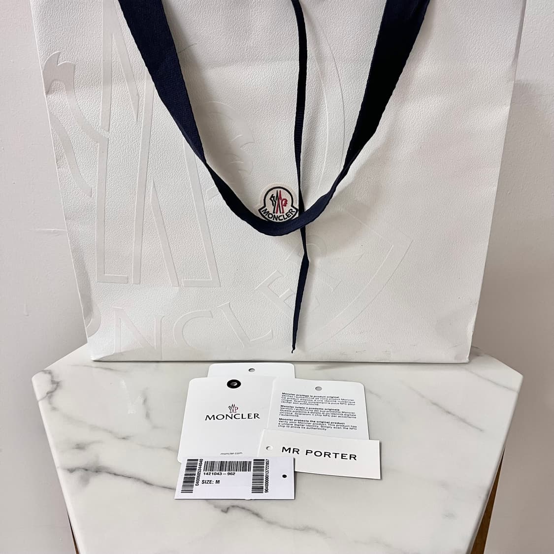 [25년식/M사이즈] 몽클레어 니트패딩 와펜 로고 김현우 패딩 블랙 상품이미지10