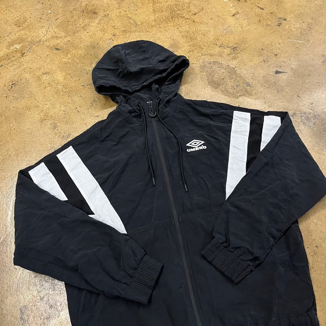 [정품/90,S] 엄브로 블랙 후드 바람막이 자켓 b15 상품이미지1