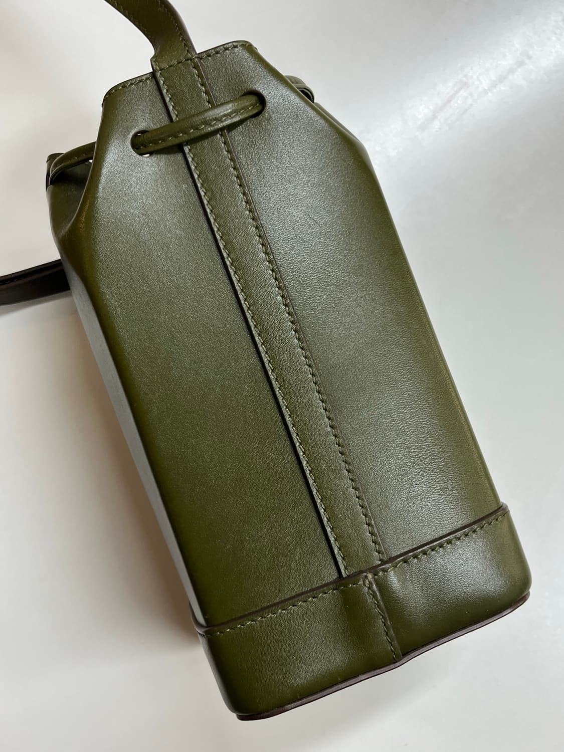 RSVP Paris 박스백 카키 색상 버킷백 상품이미지5