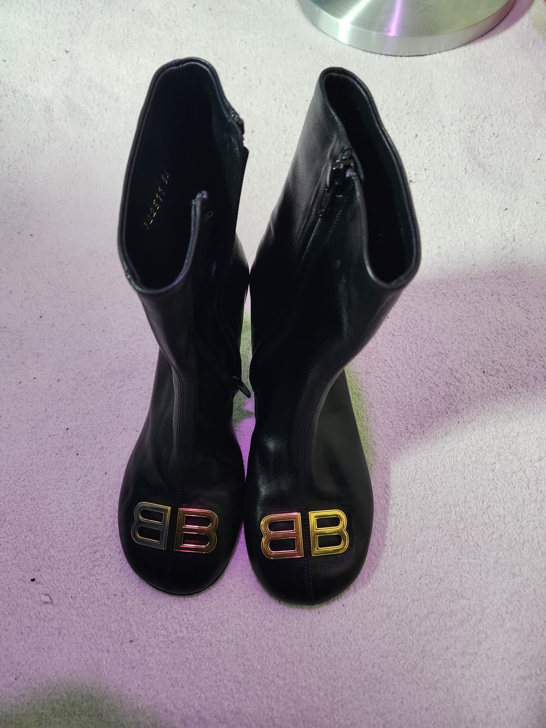 발렌시아가 BB 로고 앵클부츠 상품이미지1