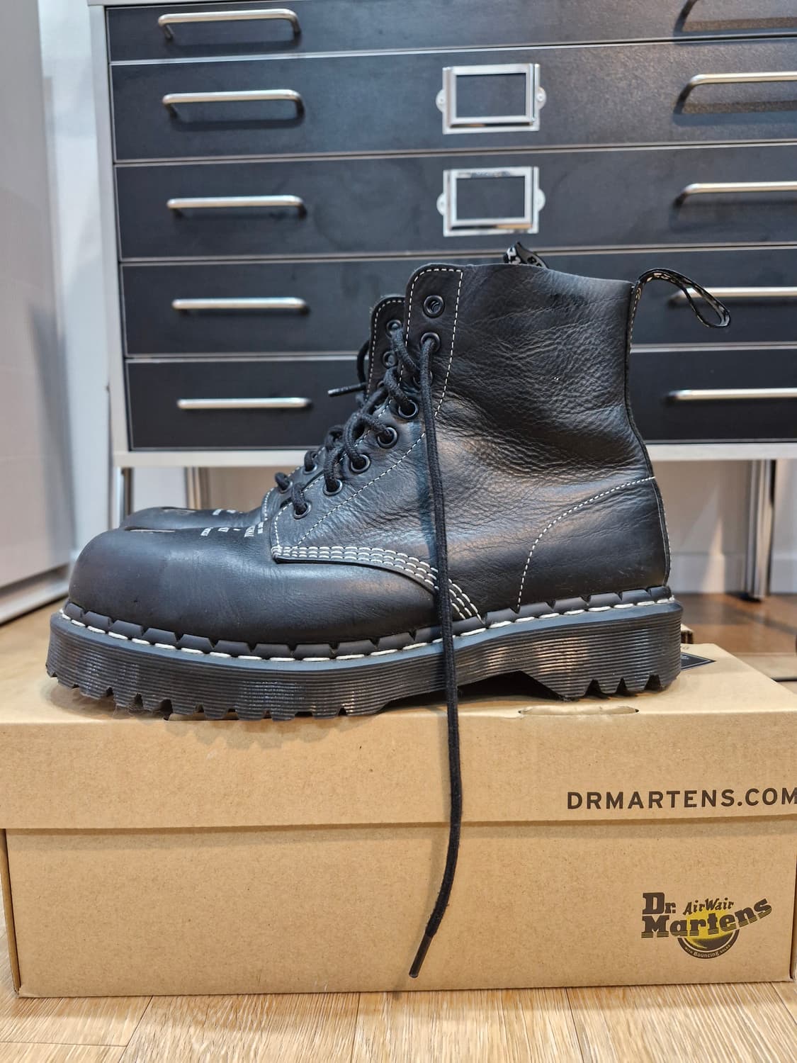 닥터마틴 1460 파스칼 스틸토 260(us8 uk7)사이즈 팝니다 상품이미지3