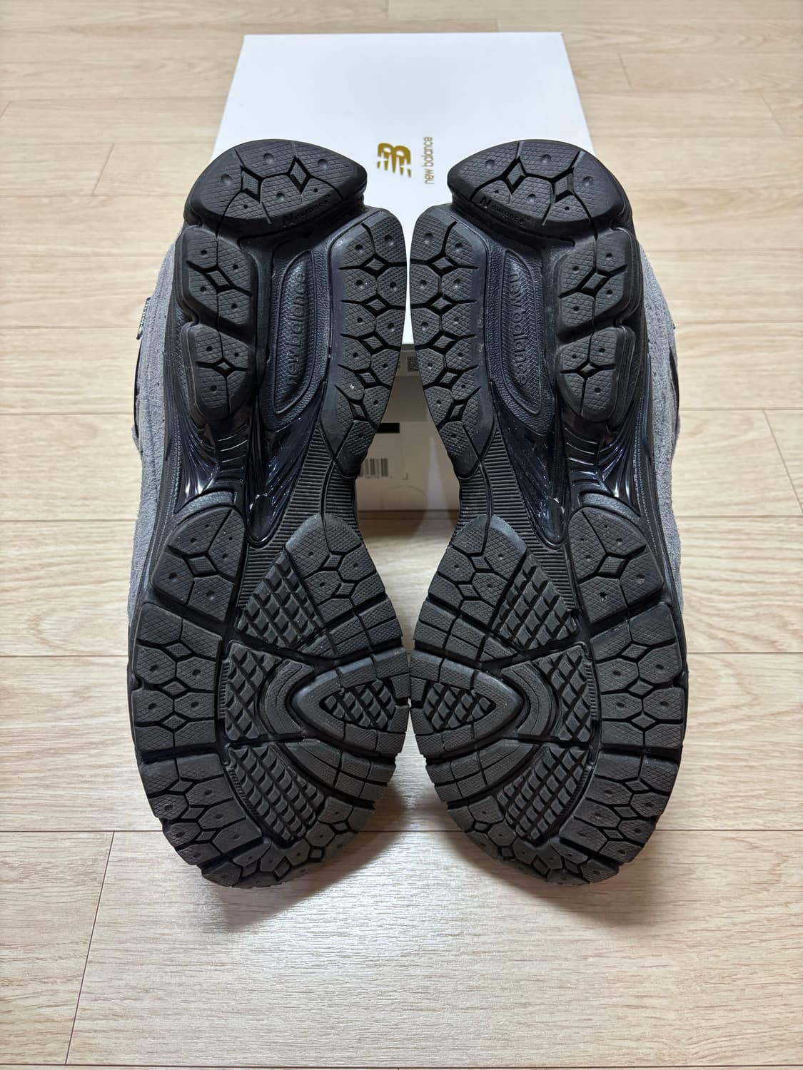 뉴발란스 x JJJJound 2002R 고어텍스 챠콜 290 상품이미지7