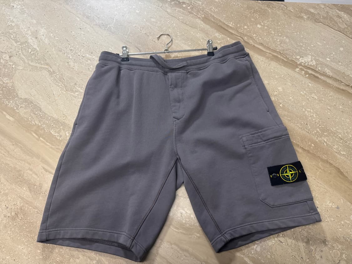 [L] 스톤아일랜드 그레이 트레이닝 반바지 상품이미지1