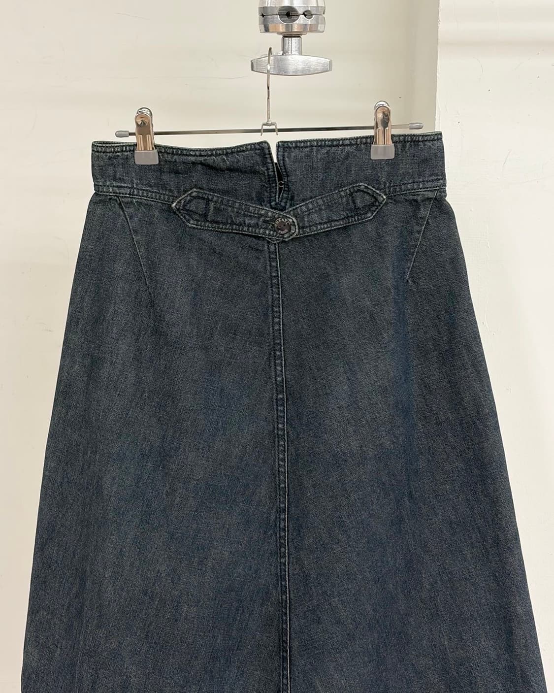 샤넬 데님 요크 플레어 실루엣 미디 스커트  상품이미지4