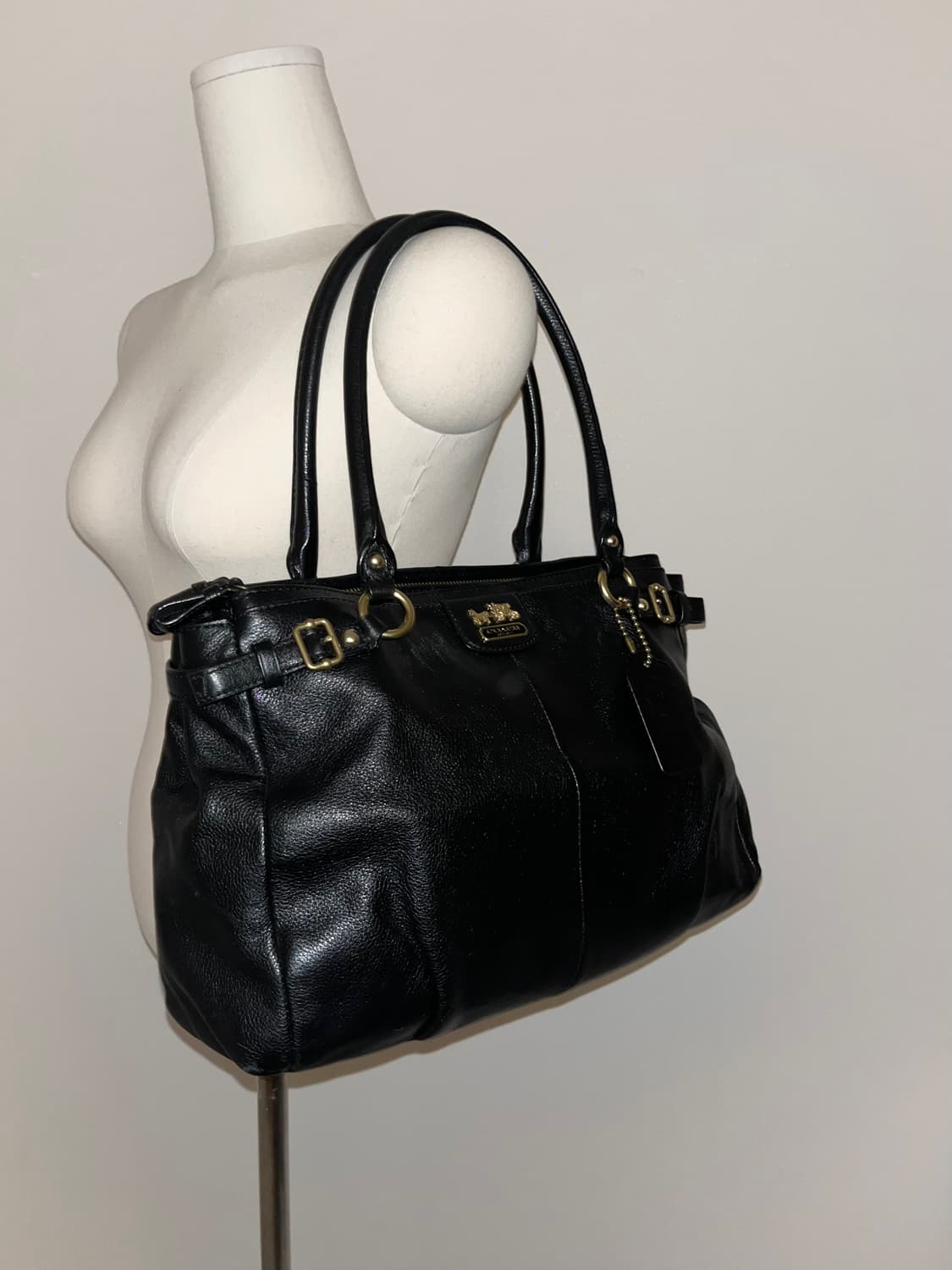 Coach All Black Shoulder bag 상품이미지3