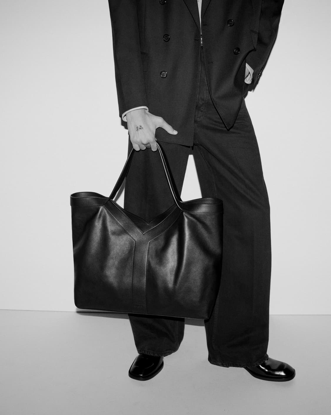 생로랑 Y 그랜드 토트백 블랙 남녀공용 상품이미지3