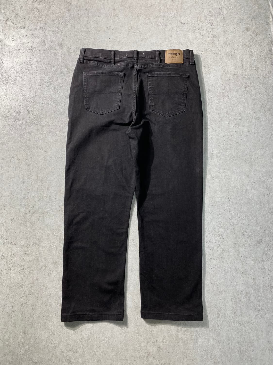 [36-37] Wrangler 랭글러 어센틱 릴렉스드핏 블랙 데님팬츠 상품이미지5