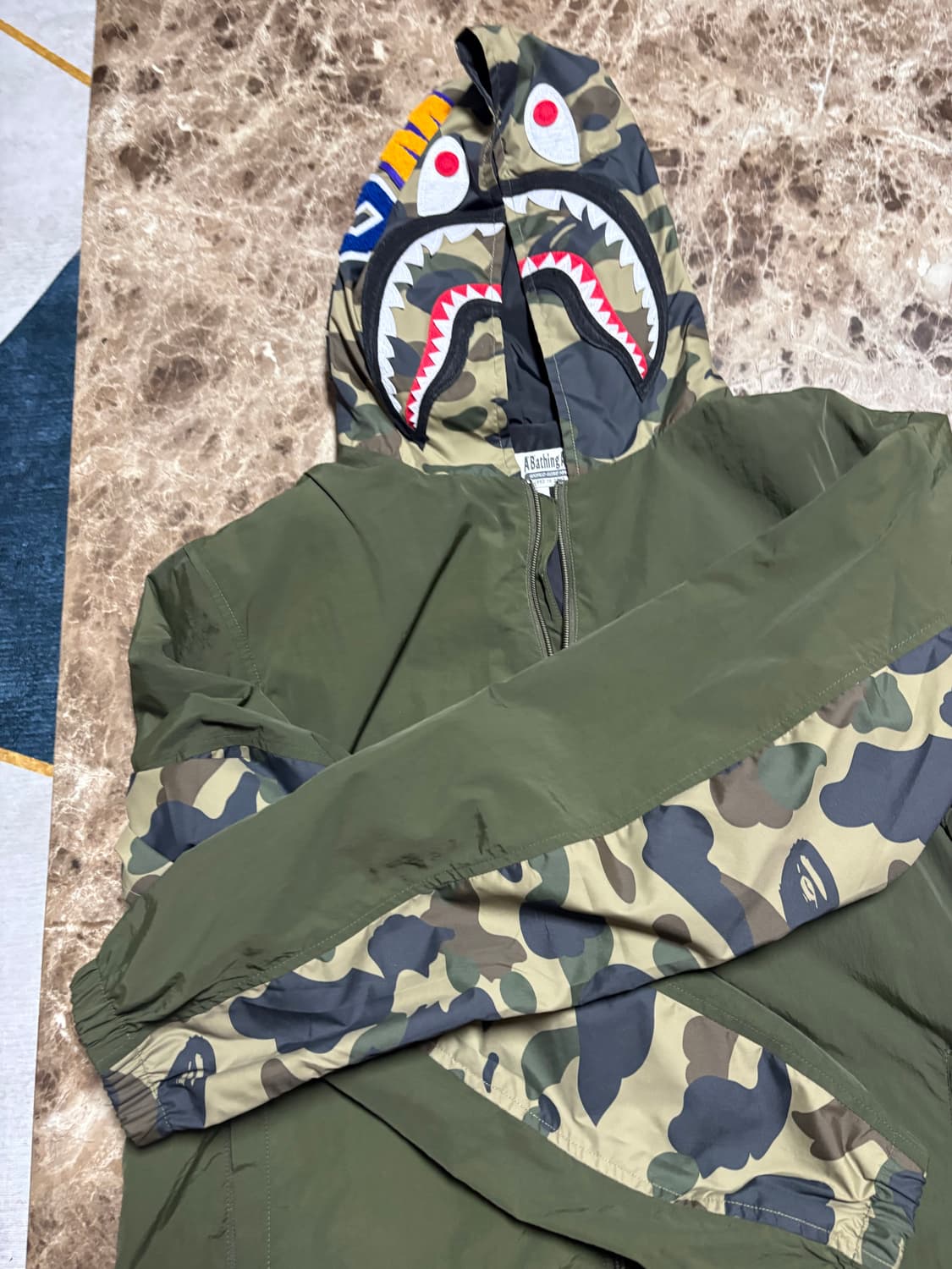 베이프 샤크 바람막이 상품이미지2