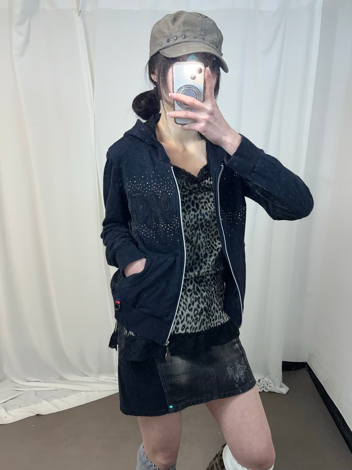 러블리 블랙 큐빅 후드집업 상품이미지6