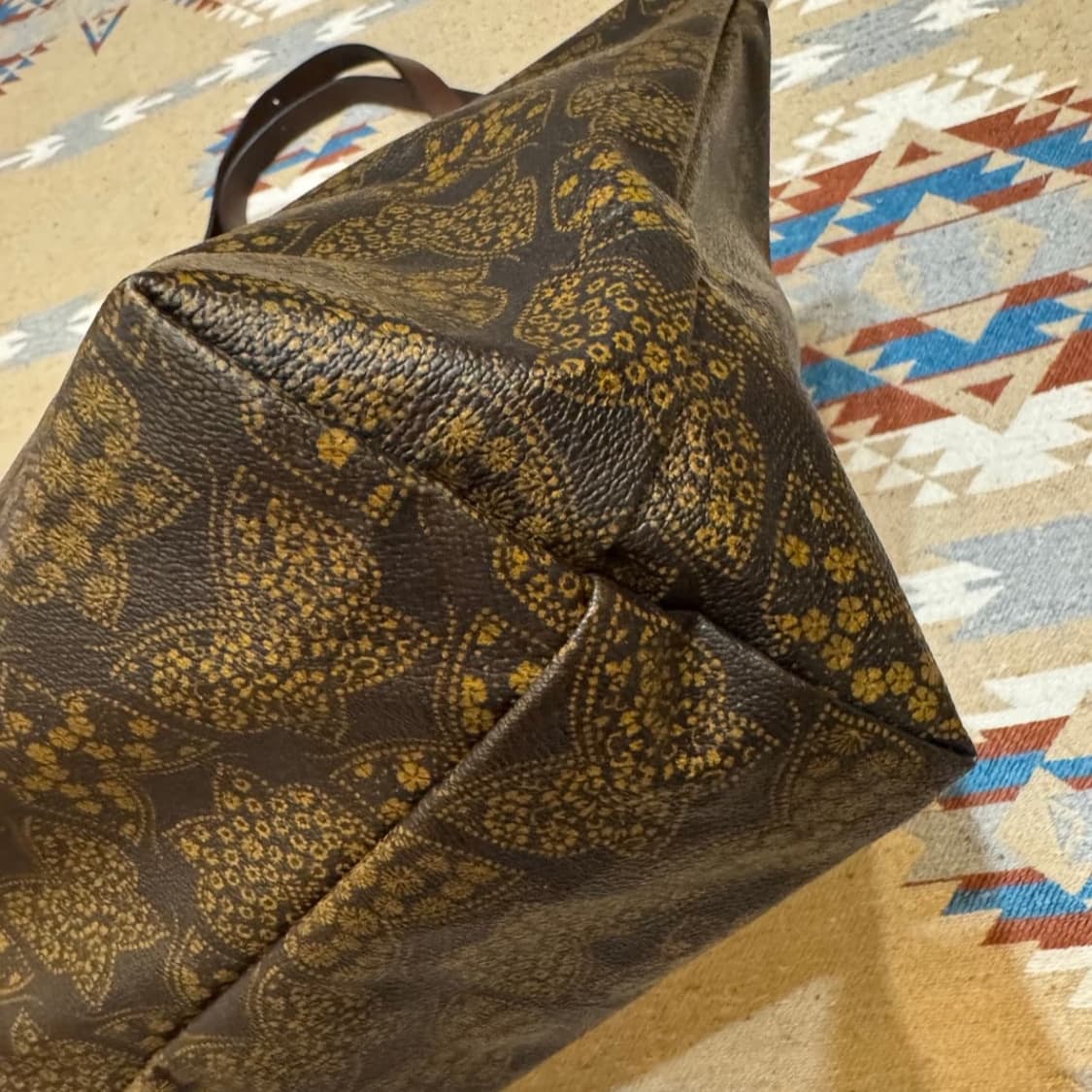 니들스 빠삐옹 PVC 토트백 브라운 상품이미지4