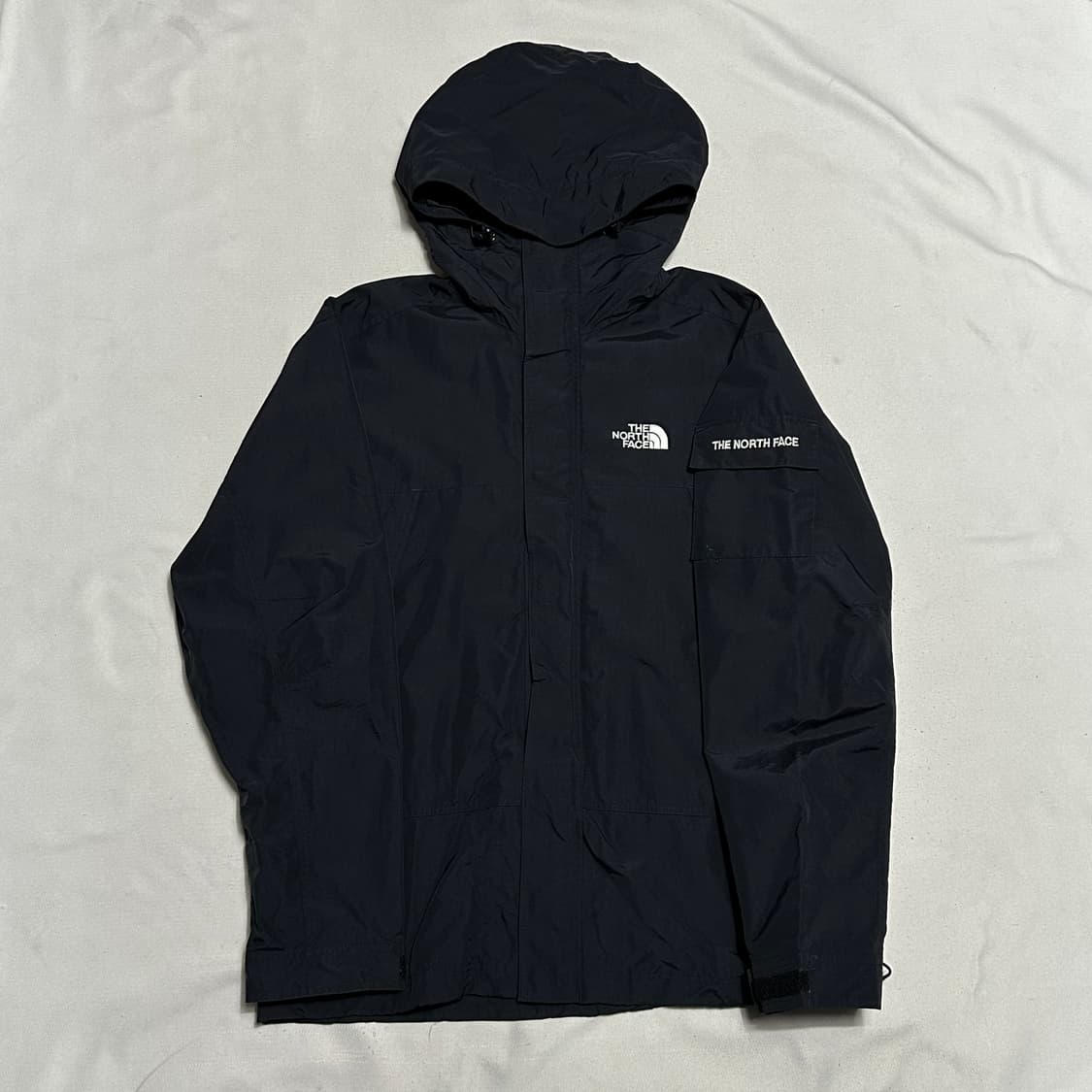 105 노스페이스 암포켓 블랙 후드 바람막이 상품이미지2