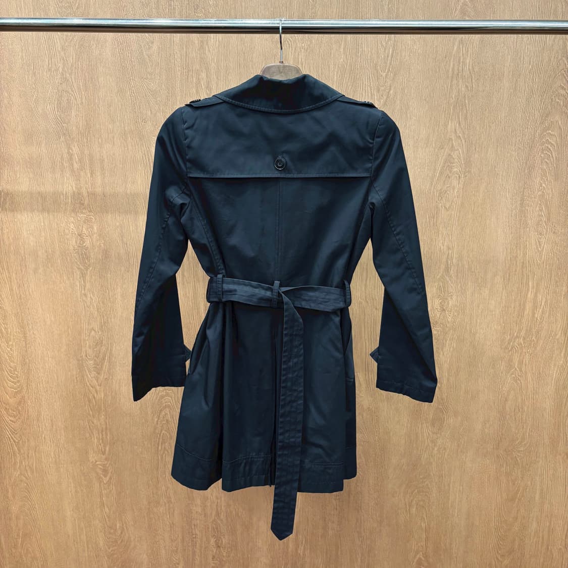 DKNY 트렌치 코트 더블브레스트 소매 스트랩 버클 벨트 디테일 네이비 상품이미지3