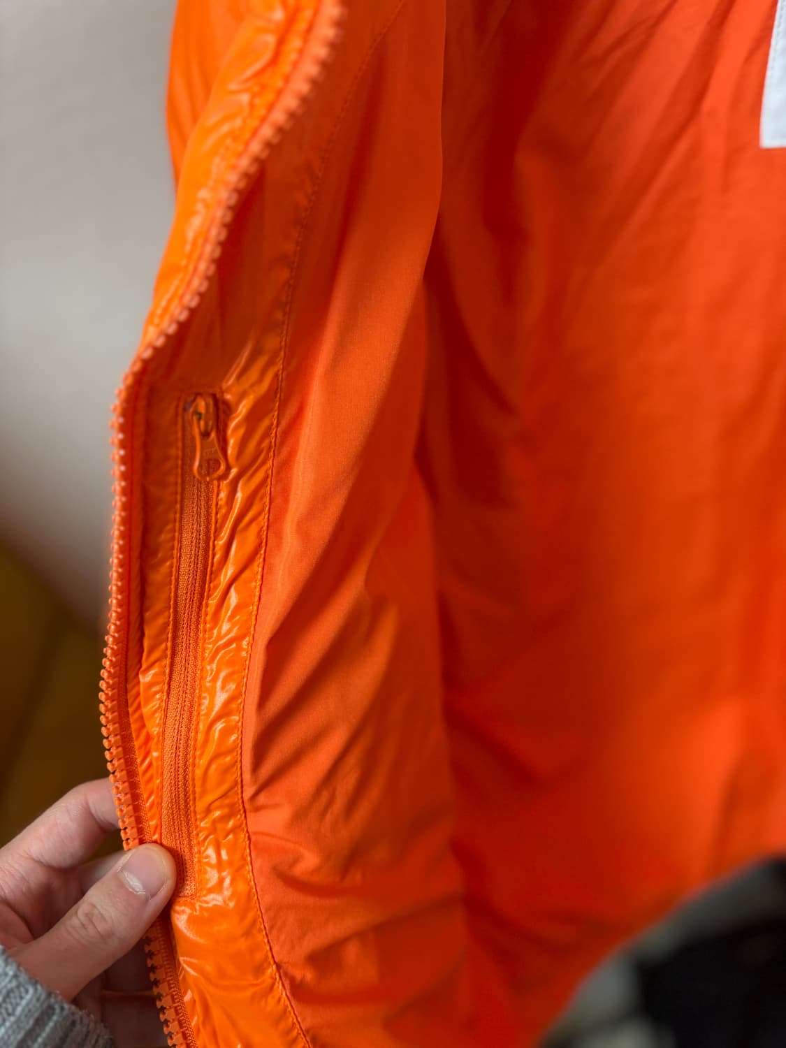 피레넥스 유광 주황색 패딩 상품이미지7