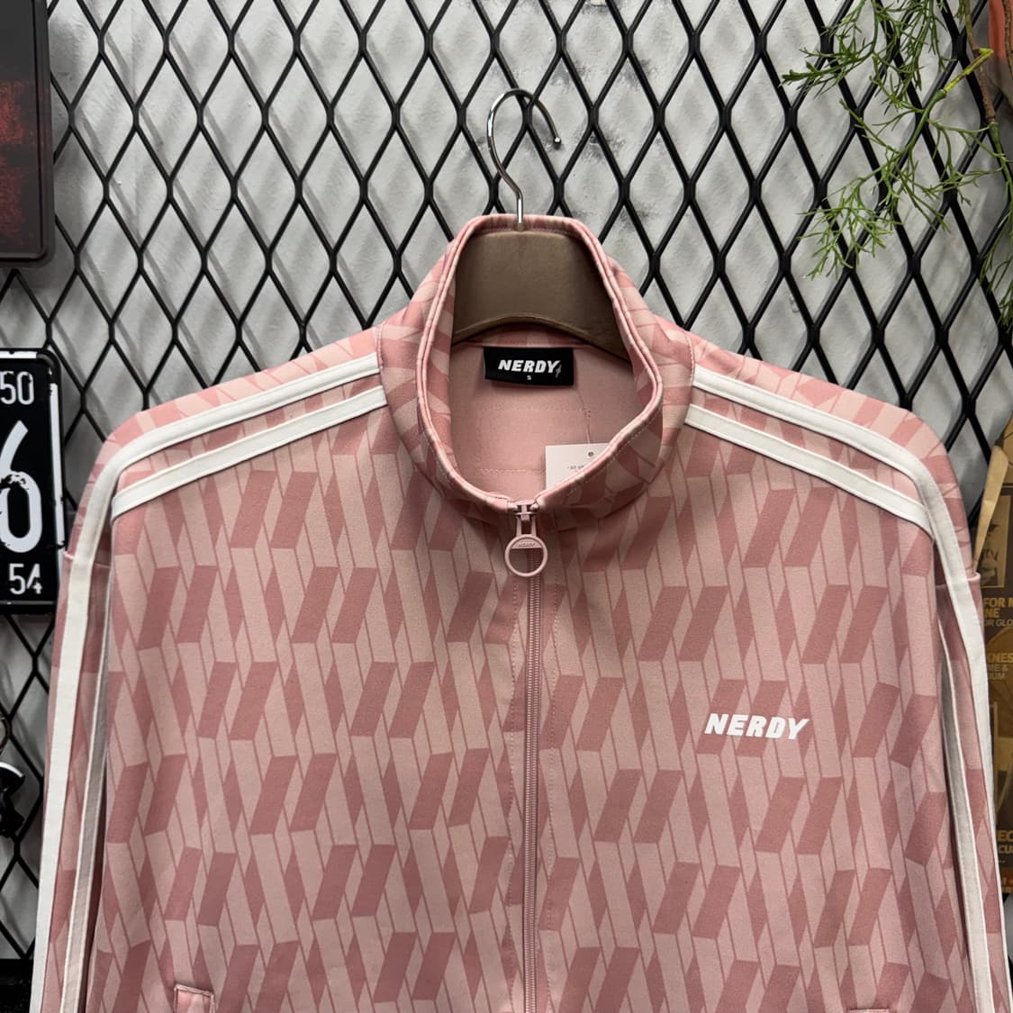 21F/W 널디 DNA 모노그램 트랙자켓 전면 로고 포인트 핑크 상품이미지3