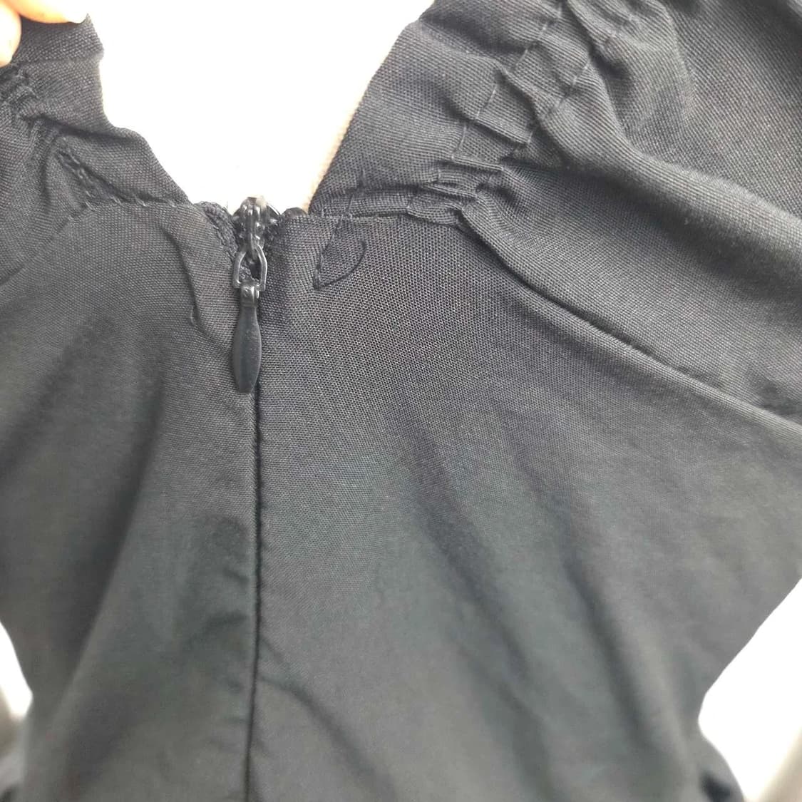 여S 브이넥 넥셔링 블랙 플레어 원피스 상품이미지5