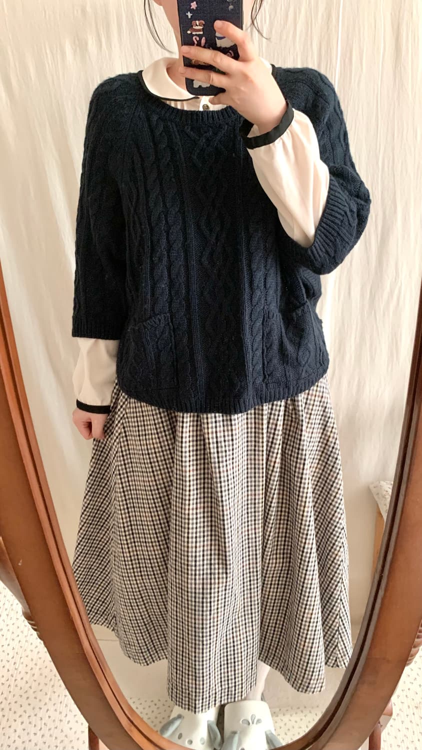 as know as 네이비 꽈배기 케이프 니트 상품이미지4