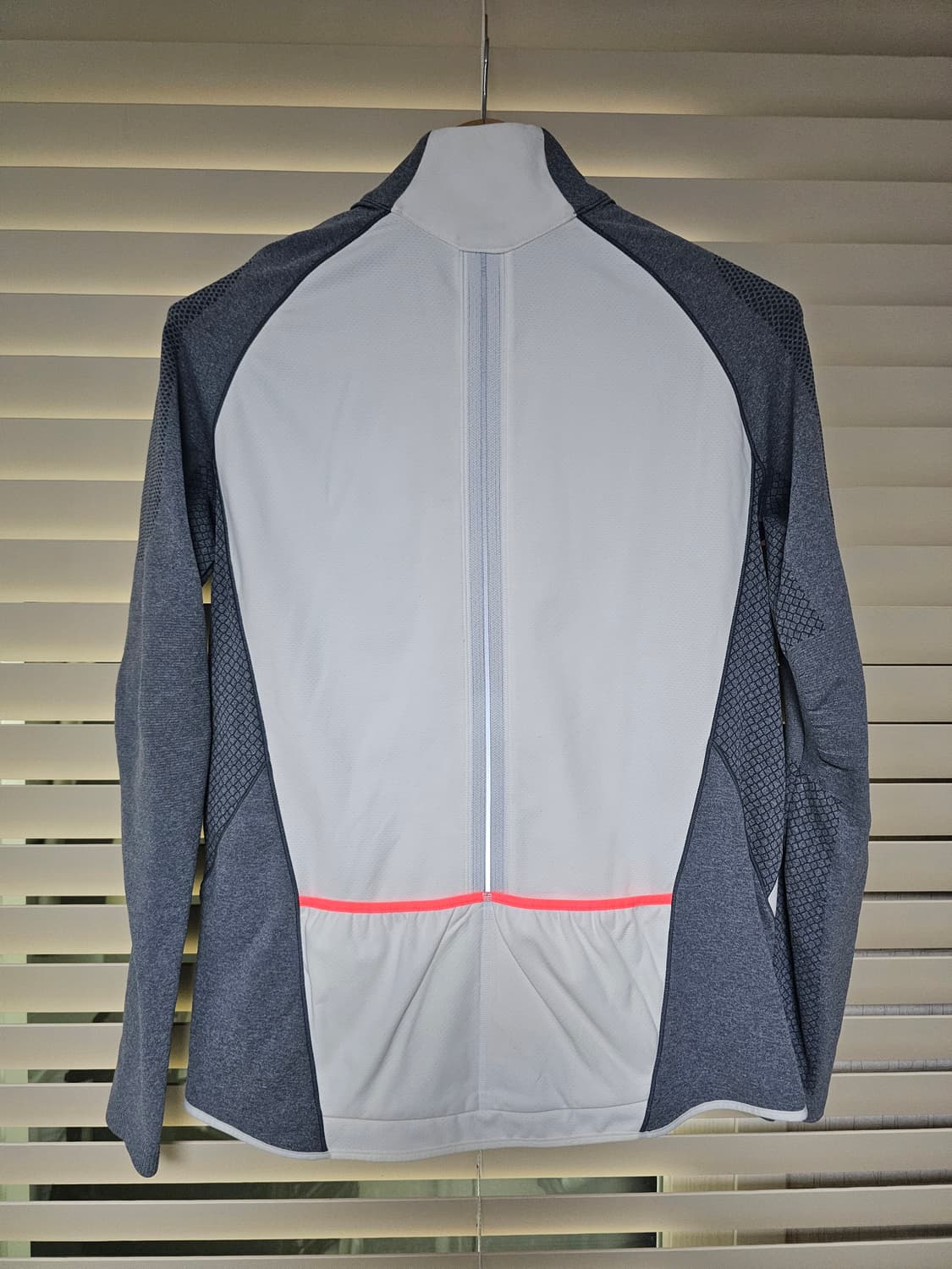 (새상품)데상트 러닝 집업 M(95) 상품이미지4