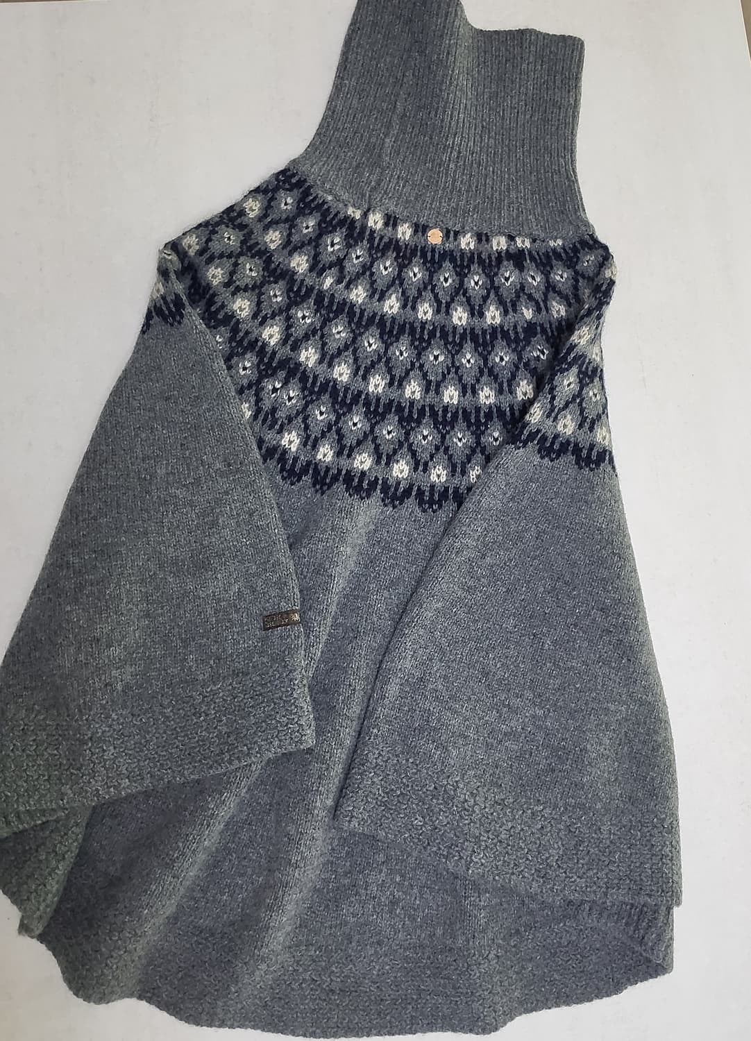 써스데이 아일랜드 터틀넥 망토 케이프 니트 상품이미지2