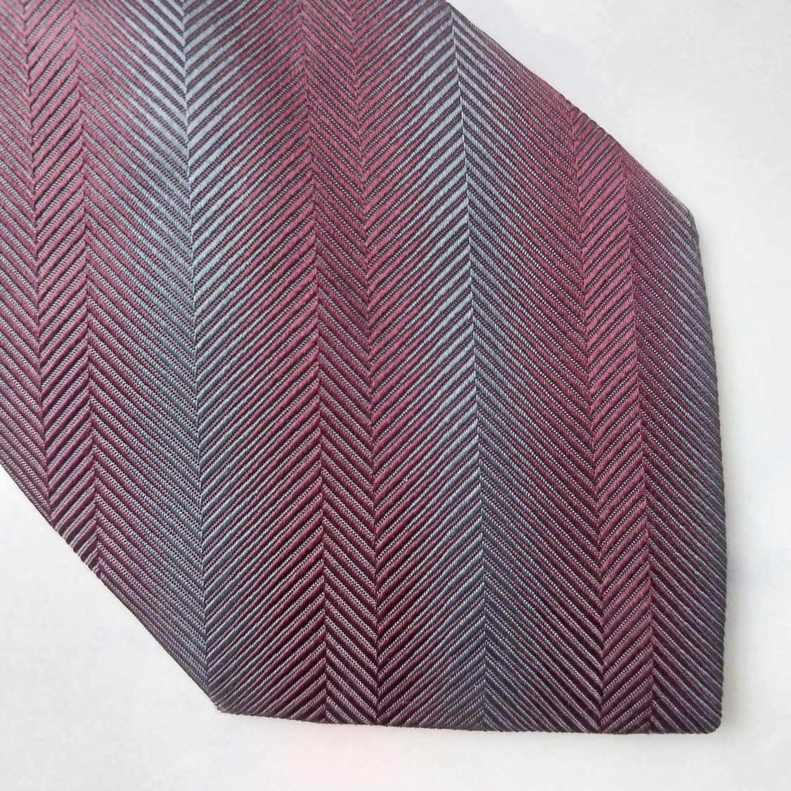 조르지오 아르마니 실크 와인 헤링본 넥타이 9.2cm A등급 K1802
 상품이미지8