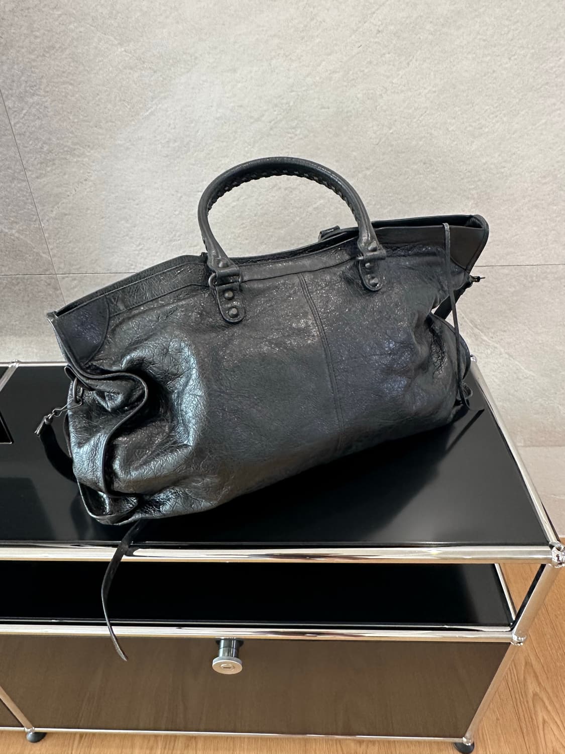 발렌시아가 르시티 트래블 백 블랙 상품이미지2