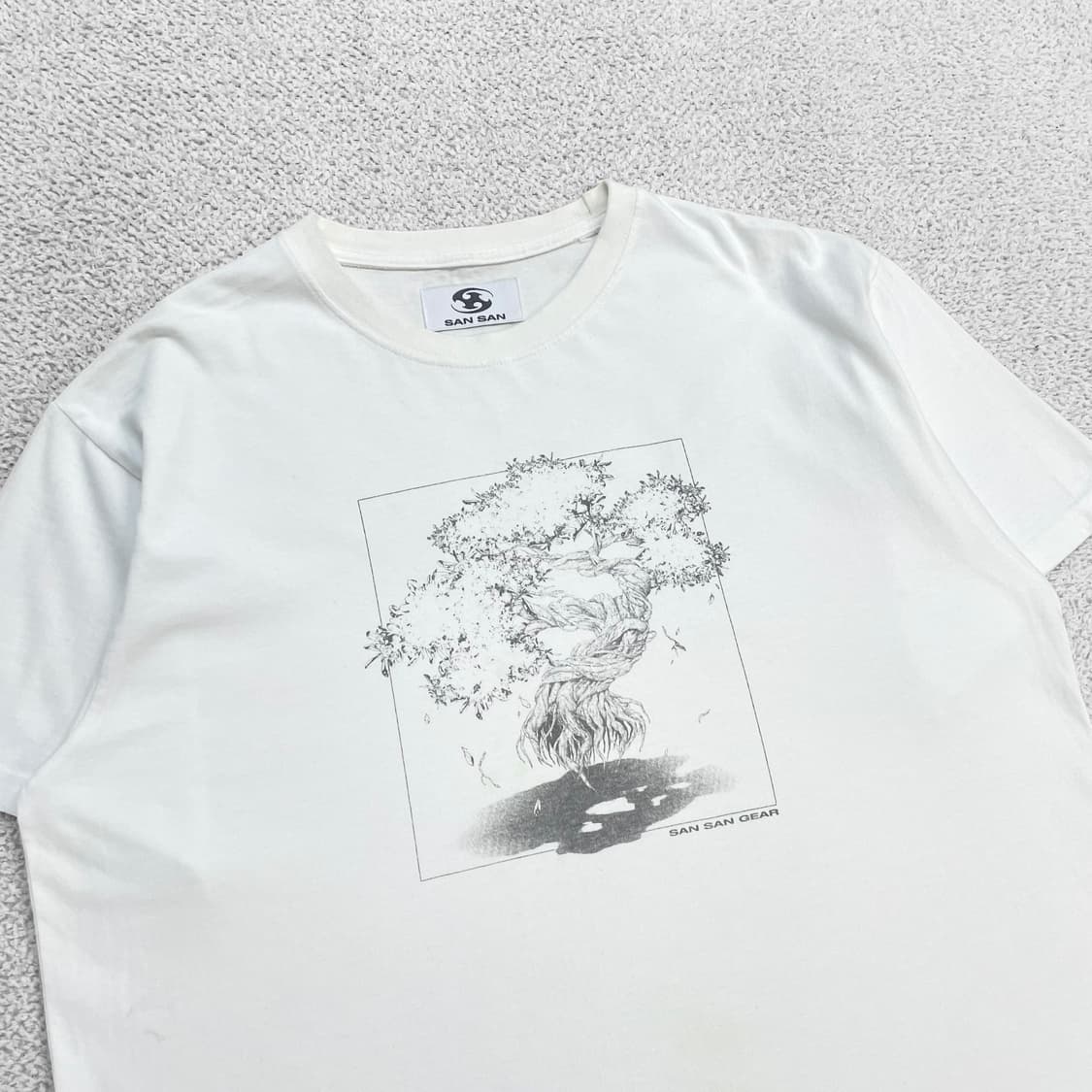 산산기어 나무 그래픽 반팔 티셔츠 화이트 상품이미지2