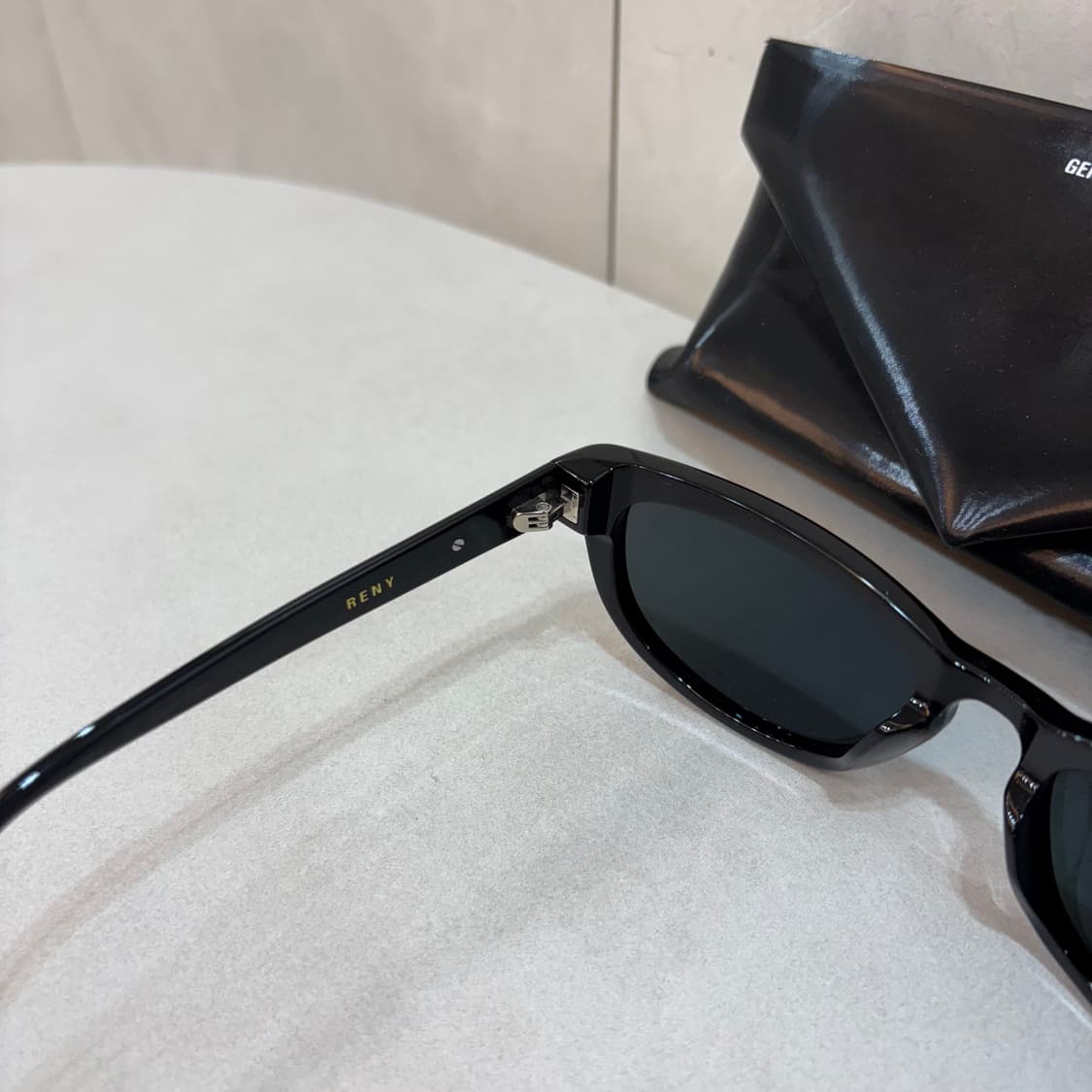 젠틀몬스터 RENY 블랙 선글라스 상품이미지4