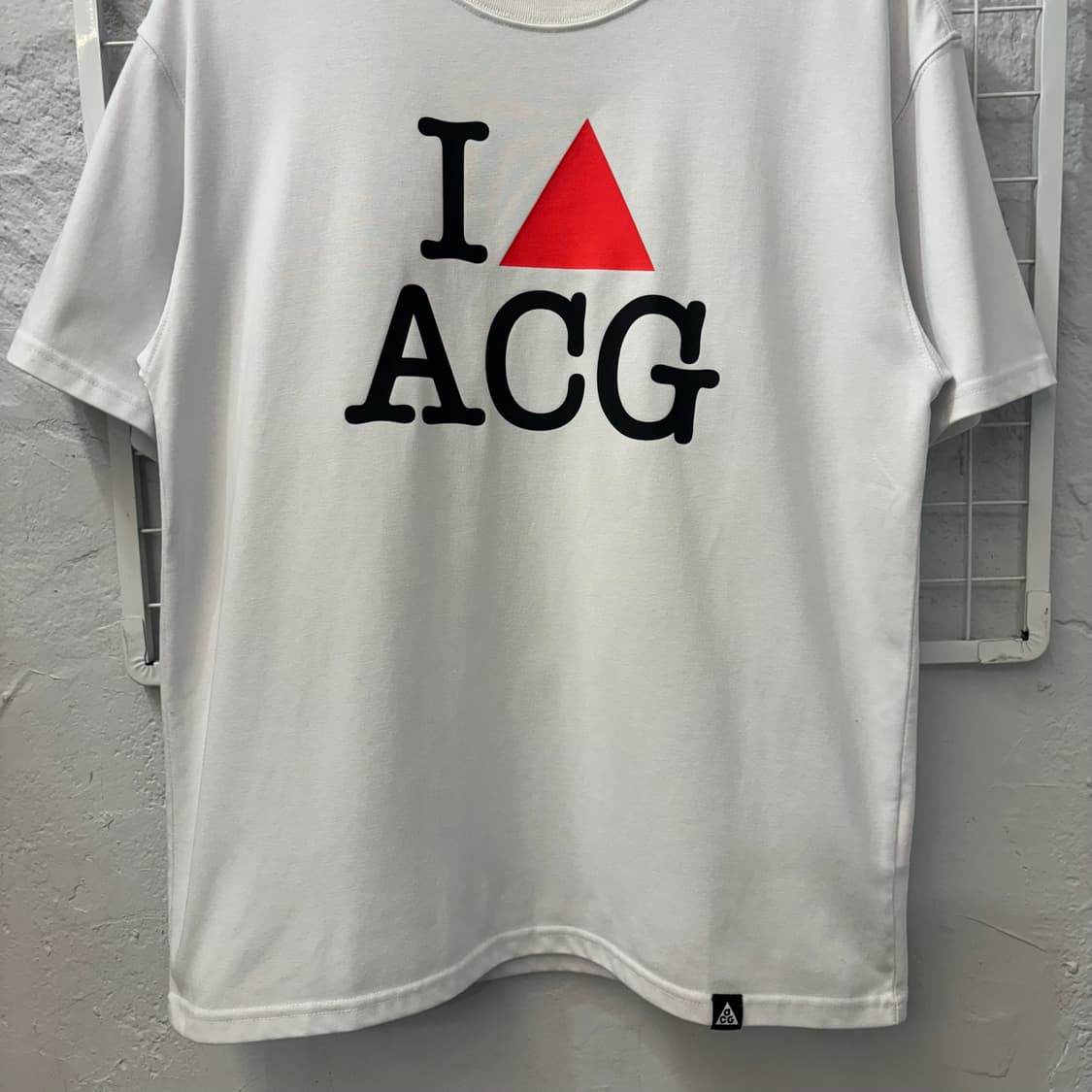 나이키 ACG 화이트 반팔 티셔츠 M 상품이미지4