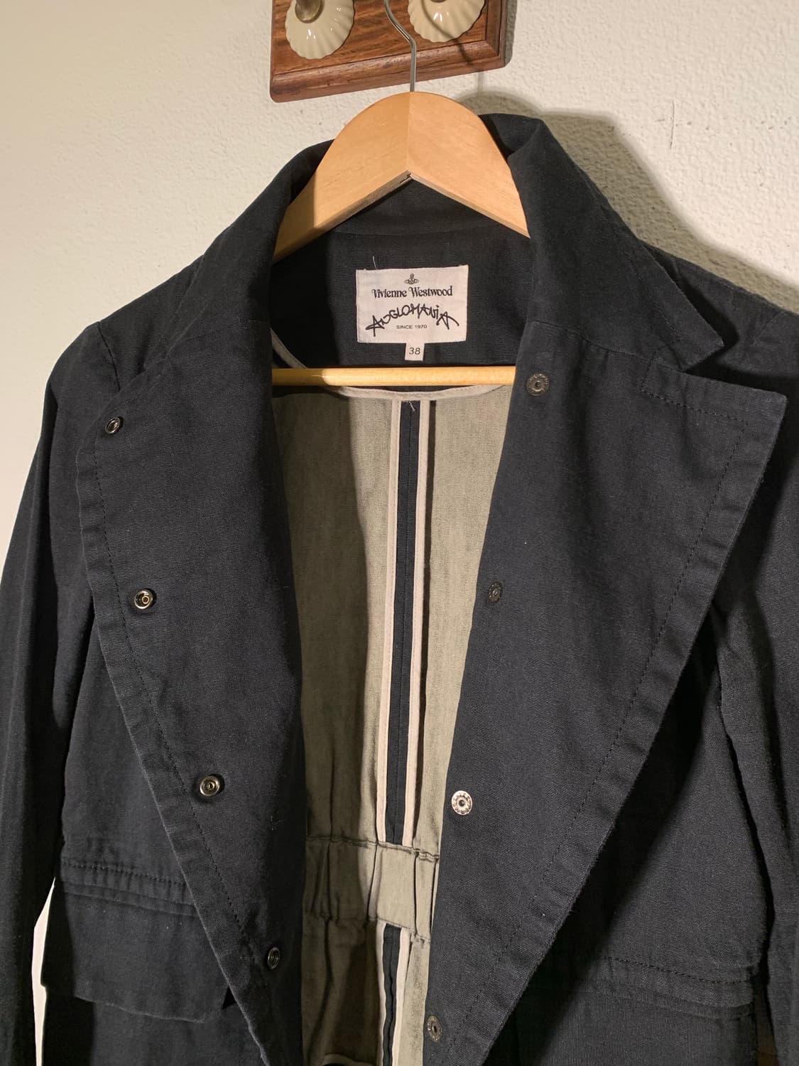 비비안웨스트우드 앵글로마니아 사선버튼 백 셔링 아티잔 테일러드자켓 상품이미지3