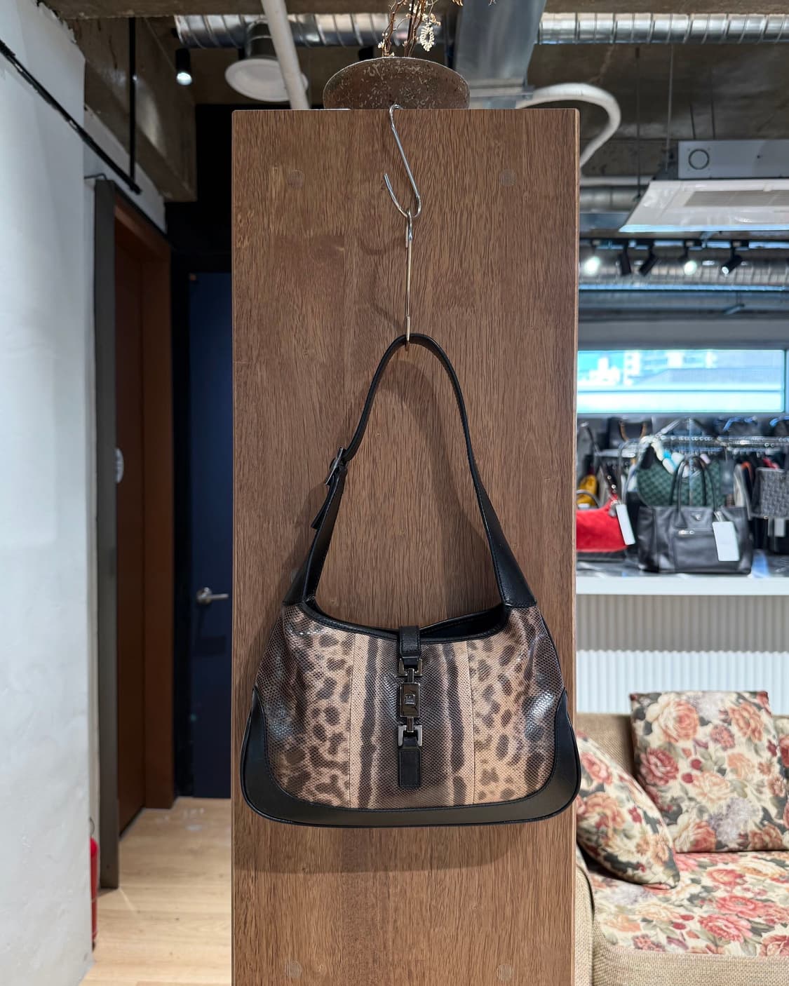 구찌 브라운 리자드 레더 재키 호보백  상품이미지1