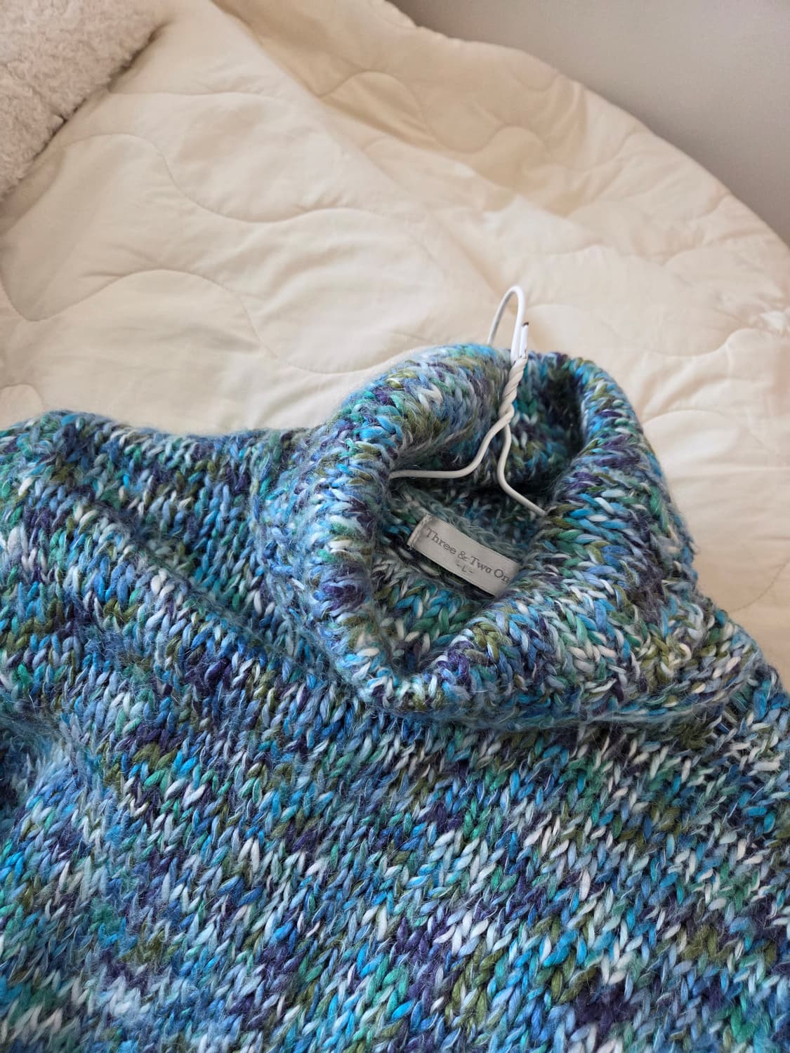 바다색 three&two one 터틀넥 니트 상품이미지1