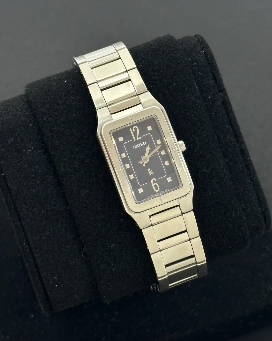 세이코 루키아 렉탱귤러 네이비 쿼츠 시계 상품이미지1