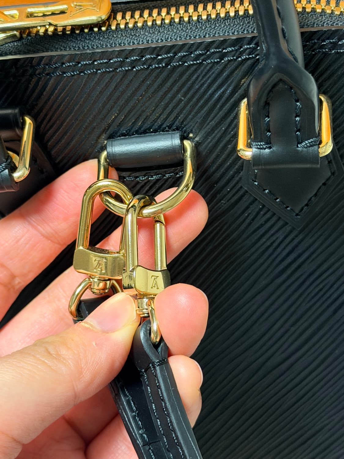 루이비통 알마 백팩 (에피 블랙) 상품이미지8