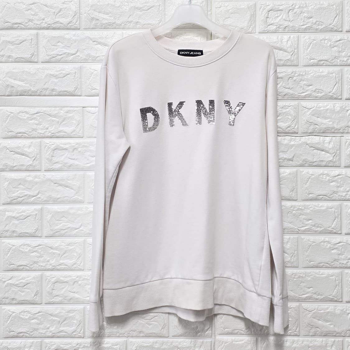 택포// DKNY Jeans 흰색 스팽글 맨투맨 티셔츠 M 상품이미지1