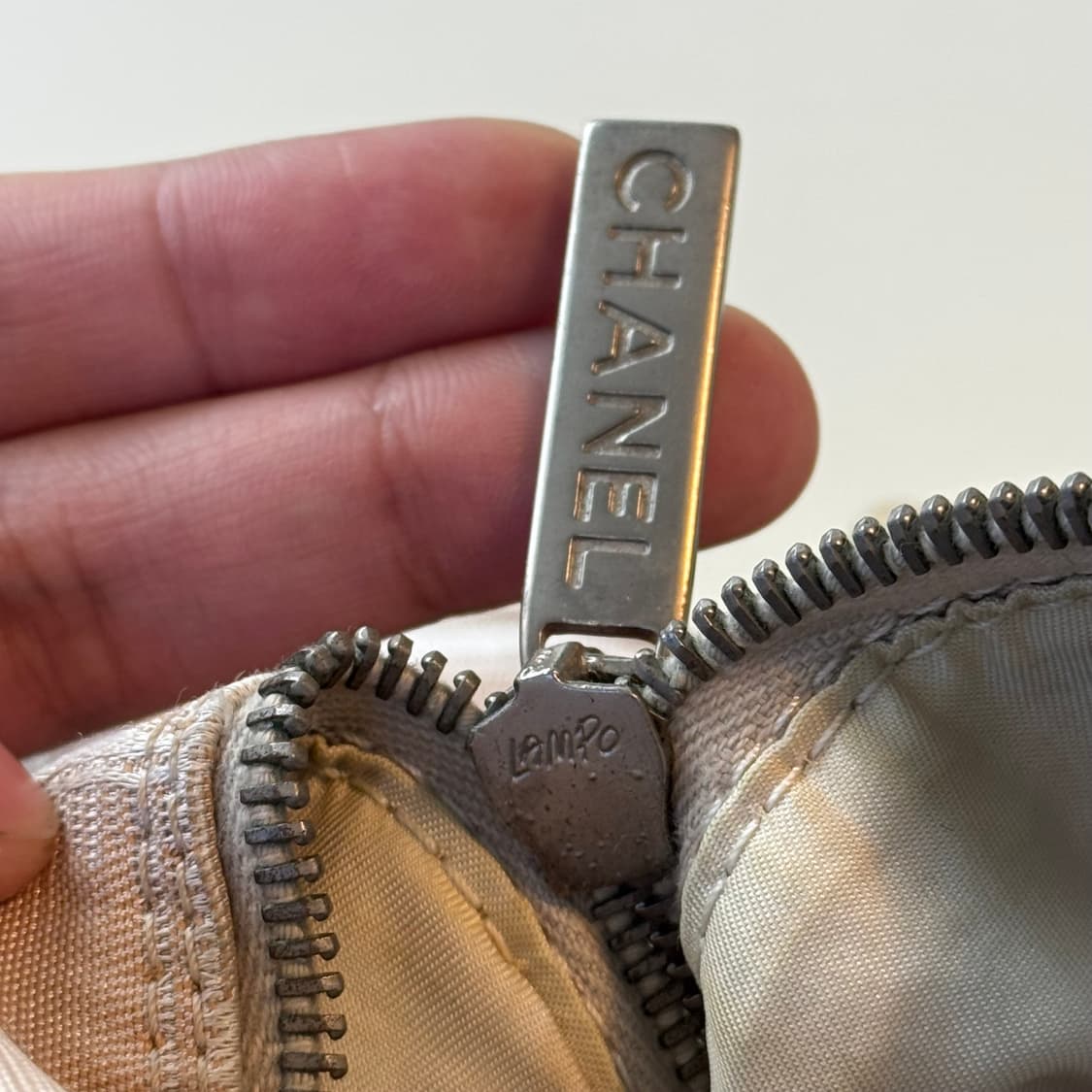 샤넬 뉴 트래블 라인 실린더 크로스백 (OS) 상품이미지8