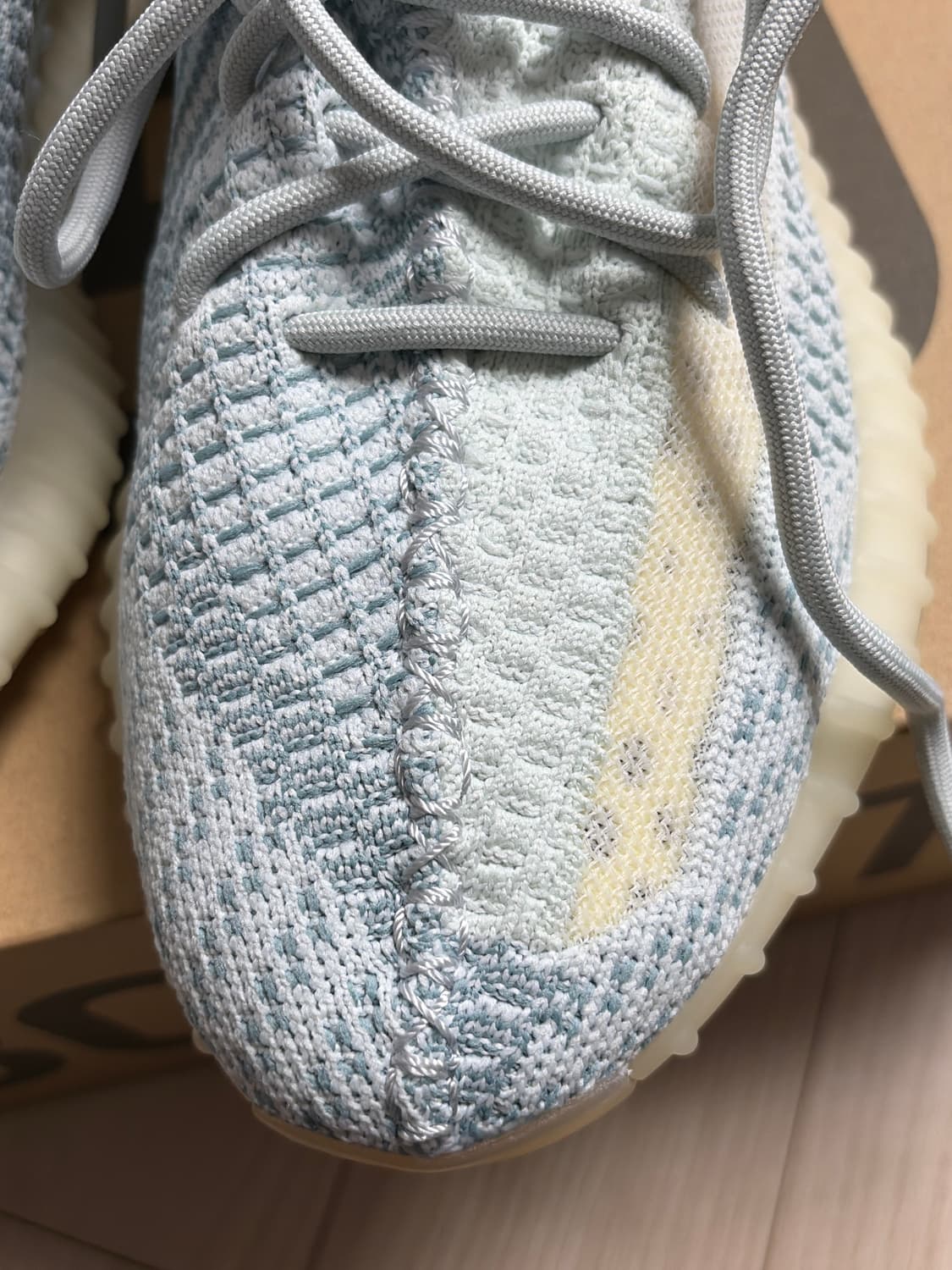 아디다스 이지 부스트 350 V2 클라우드 화이트 상품이미지6